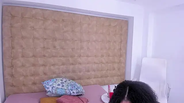 Snapshot of MiiaSmith__ chatting on October 20, 2025, 9:04 pm MiiaSmith online show from October 20, 2025, 9:04 pm