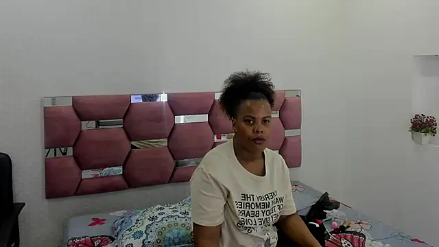 Snapshot of MiiaSmith__ chatting on October 8, 2025, 8:31 pm MiiaSmith online show from October 8, 2025, 8:31 pm