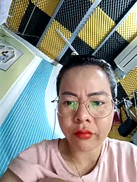Snapshot of Tyno_o chatting on October 10, 2025, 12:11 am Tyno o online show from October 10, 2025, 12:11 am