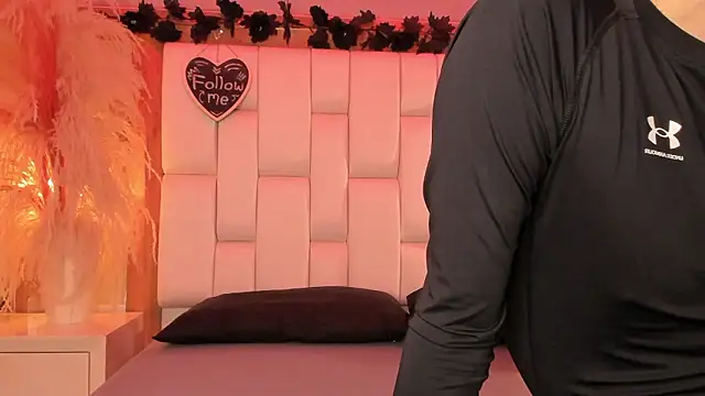 Daphne And Roger online show from February 26, 2026, 11:10 am