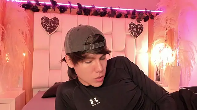 Daphne And Roger online show from March 2, 2026, 11:17 am