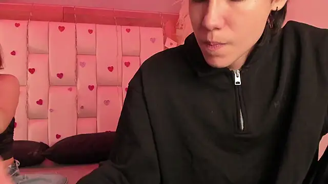 Daphne And Roger online show from February 18, 2026, 11:06 am