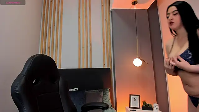 ivy collins  online show from November 4, 2025, 10:02 pm