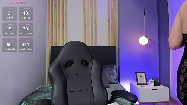 ivy collins  online show from October 17, 2025, 9:16 pm