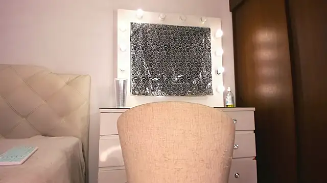 lina quinn online show from February 7, 2026, 3:47 am