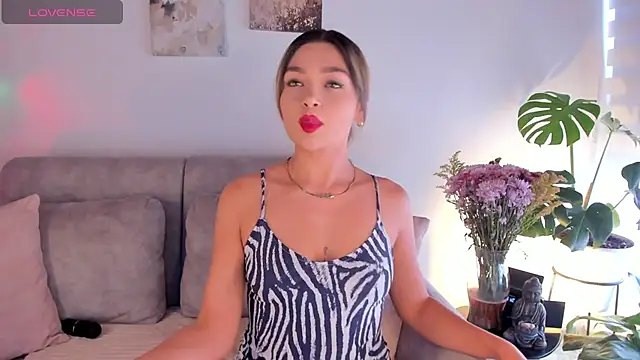 Snapshot of Estrer_collins chatting on September 15, 2025, 8:20 pm Estrer collins online show from September 15, 2025, 8:20 pm