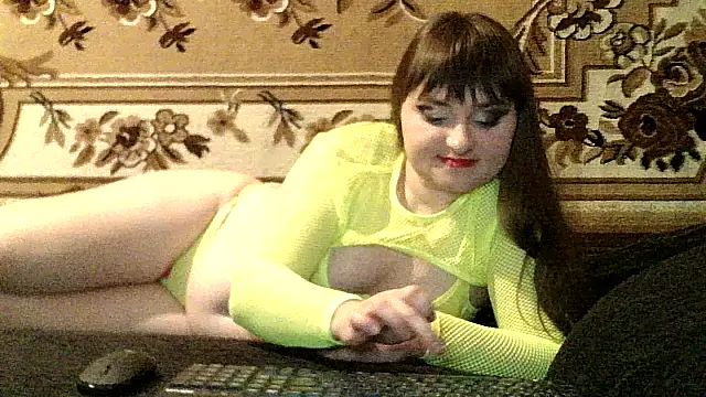 Snapshot of LuckyLust11 chatting on November 17, 2025, 4:33 pm LuckyLust11 online show from November 17, 2025, 4:33 pm