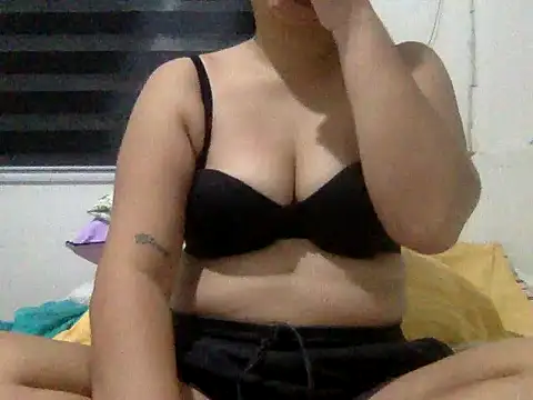 Snapshot of yummy_mia chatting on June 16, 2026, 11:38 pm yummy mia online show from June 16, 2026, 11:38 pm