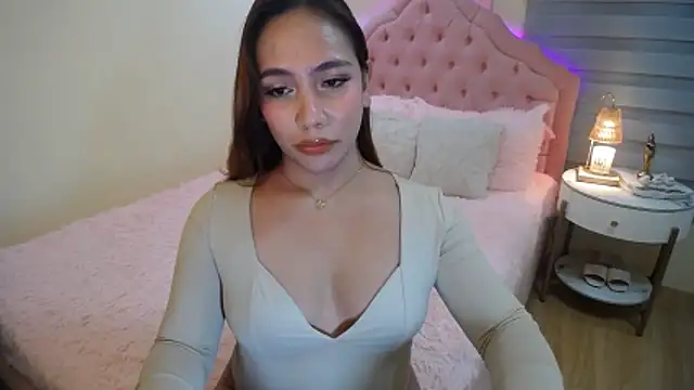 ur seductivelaura online show from November 29, 2025, 4:29 pm