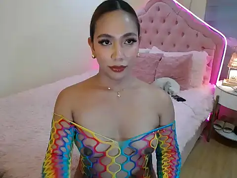 Snapshot of ur_seductivelaura chatting on May 12, 2026, 4:42 am ur seductivelaura online show from May 12, 2026, 4:42 am