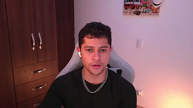 domsantiago  online show from November 13, 2025, 2:15 am