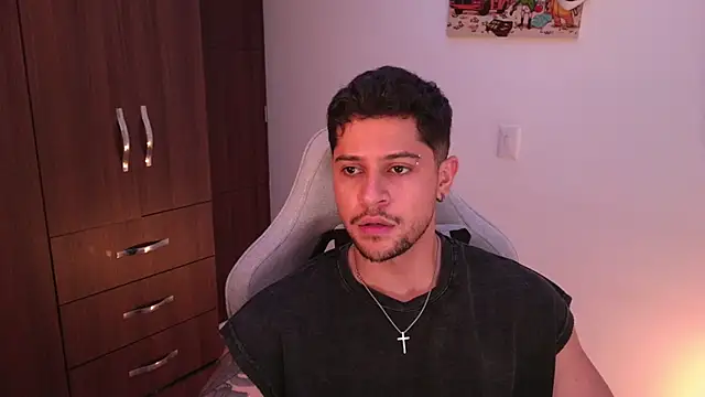 domsantiago  online show from December 5, 2025, 2:10 am