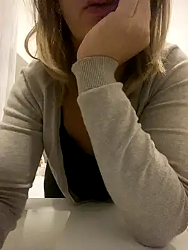 Snapshot of Veryvery30 chatting on November 8, 2025, 3:59 pm Veryvery30 online show from November 8, 2025, 3:59 pm