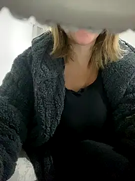 Snapshot of Veryvery30 chatting on November 18, 2025, 8:39 am Veryvery30 online show from November 18, 2025, 8:39 am