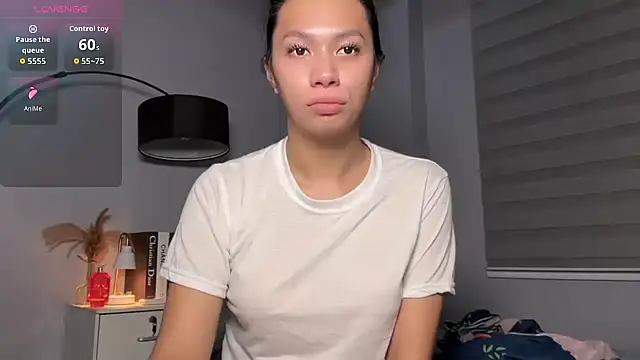 Demi Maddison online show from November 24, 2025, 1:55 pm