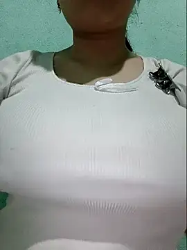 Shiny Babe online show from May 4, 2026, 4:05 am