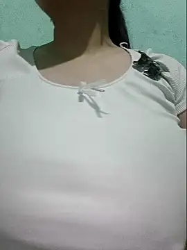Shiny Babe online show from May 8, 2026, 2:43 pm