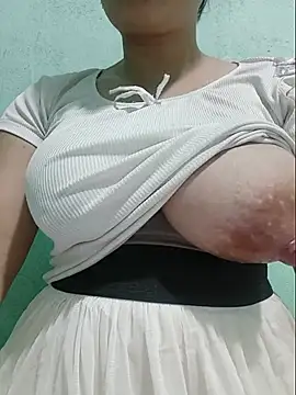 Snapshot of Shiny_Babe chatting on July 26, 2026, 7:04 am Shiny Babe online show from July 26, 2026, 7:04 am