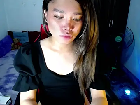 Snapshot of Urassiansweetcummer chatting on April 17, 2026, 1:41 am Urassiansweetcummer online show from April 17, 2026, 1:41 am