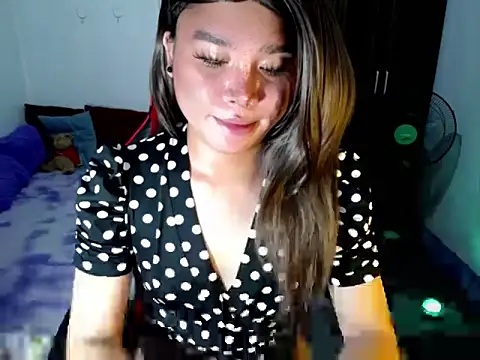 Snapshot of Urassiansweetcummer chatting on April 15, 2026, 7:58 pm Urassiansweetcummer online show from April 15, 2026, 7:58 pm