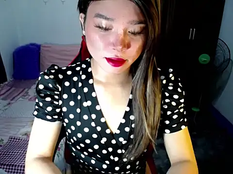 Urassiansweetcummer online show from October 23, 2025, 2:10 am