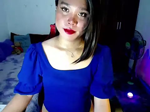 Snapshot of Urassiansweetcummer chatting on April 22, 2026, 4:08 am Urassiansweetcummer online show from April 22, 2026, 4:08 am