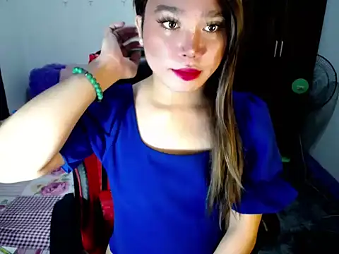 Urassiansweetcummer online show from October 12, 2025, 1:51 am