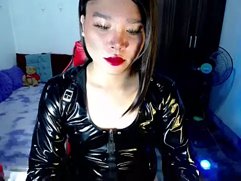 Snapshot of Urassiansweetcummer chatting on May 6, 2026, 1:53 am Urassiansweetcummer online show from May 6, 2026, 1:53 am