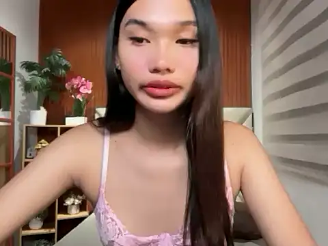 Snapshot of universal_slutt chatting on June 19, 2026, 5:19 pm universal slutt online show from June 19, 2026, 5:19 pm