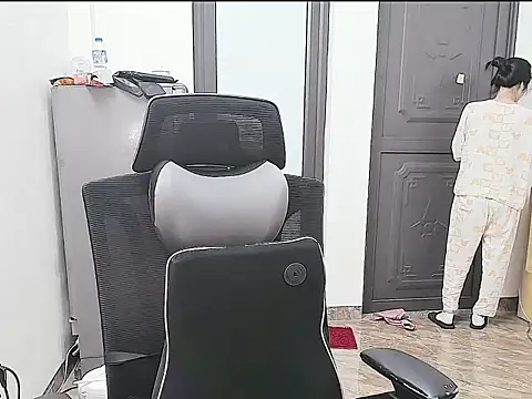 Snapshot of Shulee21 chatting on October 15, 2025, 2:10 am Shulee21 online show from October 15, 2025, 2:10 am