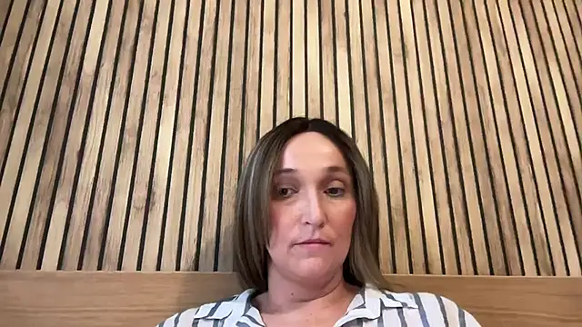 ElegantLilyXX online show from December 17, 2025, 1:05 pm