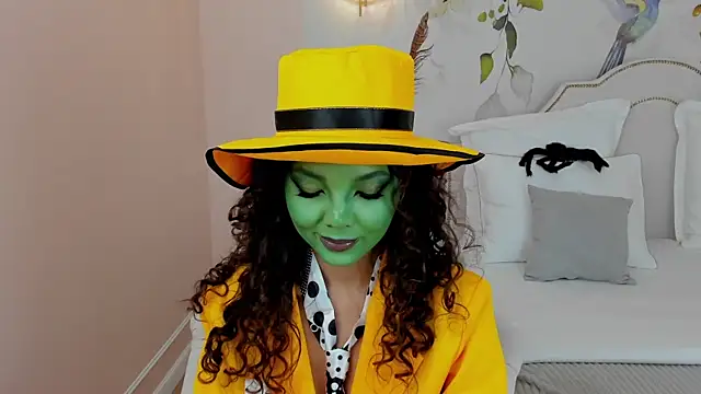 Snapshot of MargaretPeace chatting on November 1, 2025, 3:13 am MargaretPeace online show from November 1, 2025, 3:13 am