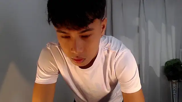 Snapshot of shokolet_2001 chatting on December 5, 2025, 3:49 am shokolet 2001 online show from December 5, 2025, 3:49 am