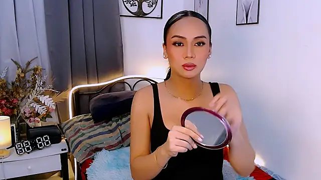 Snapshot of Zialustts chatting on October 19, 2025, 3:59 pm Zialustts online show from October 19, 2025, 3:59 pm