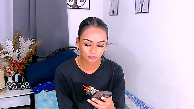 Snapshot of Zialustts chatting on December 13, 2025, 8:04 pm Zialustts online show from December 13, 2025, 8:04 pm