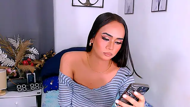 Snapshot of Zialustts chatting on December 18, 2025, 6:12 pm Zialustts online show from December 18, 2025, 6:12 pm