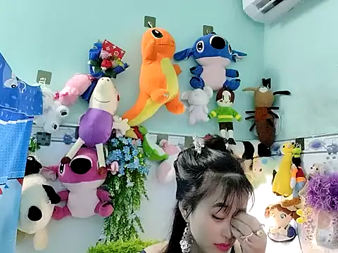 emgaixinhngoan online show from October 27, 2025, 4:41 pm