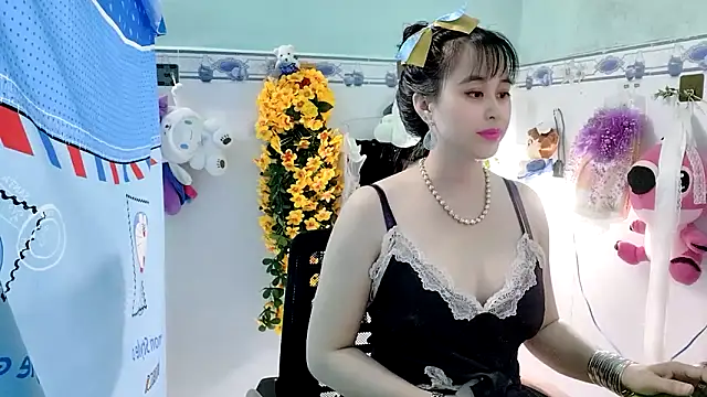 emgaixinhngoan online show from October 10, 2025, 3:24 pm