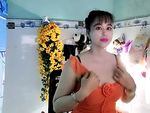 emgaixinhngoan online show from October 5, 2025, 4:36 am