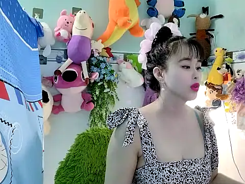 emgaixinhngoan online show from October 17, 2025, 4:16 am