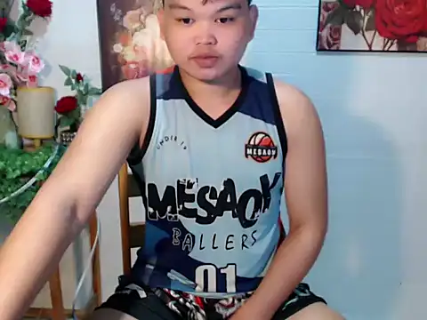 Reynelcock online show from June 22, 2026, 6:27 pm