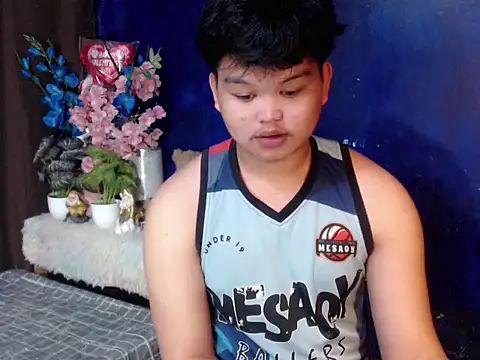 Reynelcock online show from March 8, 2026, 6:22 pm