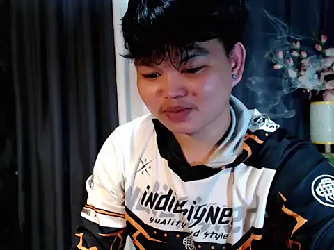 Snapshot of Reynelcock chatting on October 15, 2025, 3:42 pm Reynelcock online show from October 15, 2025, 3:42 pm