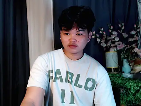 Snapshot of Reynelcock chatting on October 27, 2025, 3:40 am Reynelcock online show from October 27, 2025, 3:40 am