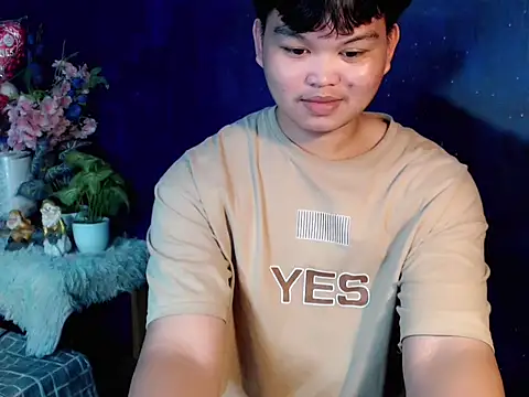 Snapshot of Reynelcock chatting on October 13, 2025, 2:18 pm Reynelcock online show from October 13, 2025, 2:18 pm