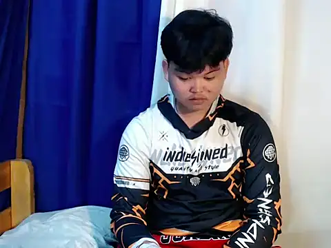 Snapshot of Reynelcock chatting on November 2, 2025, 4:17 am Reynelcock online show from November 2, 2025, 4:17 am