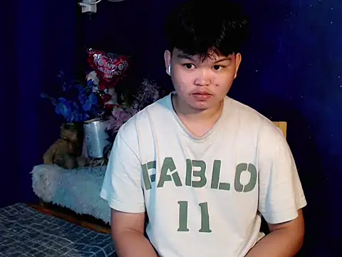 Snapshot of Reynelcock chatting on November 7, 2025, 4:00 pm Reynelcock online show from November 7, 2025, 4:00 pm