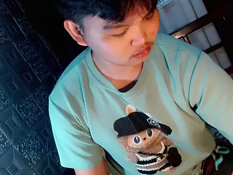 Snapshot of Reynelcock chatting on October 7, 2025, 10:44 pm Reynelcock online show from October 7, 2025, 10:44 pm