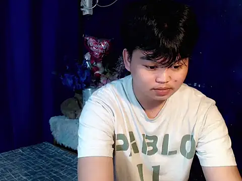 Snapshot of Reynelcock chatting on October 26, 2025, 12:05 pm Reynelcock online show from October 26, 2025, 12:05 pm