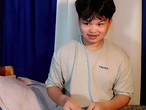 Snapshot of Reynelcock chatting on October 23, 2025, 3:21 pm Reynelcock online show from October 23, 2025, 3:21 pm